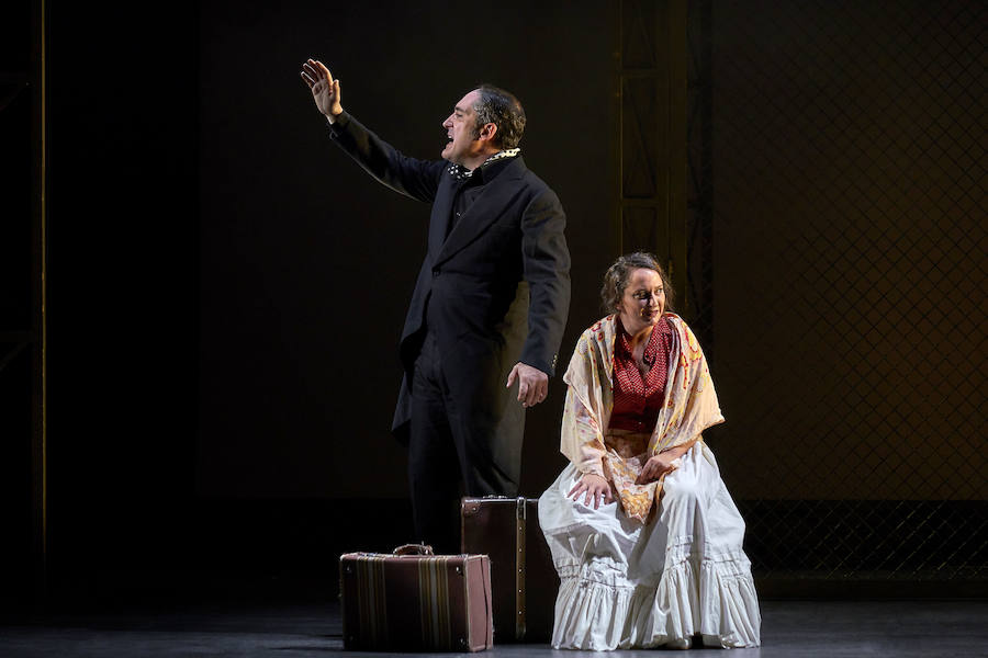 Alfonso Lara y Pepa Rus, en una escena de 'No me olvides'. 