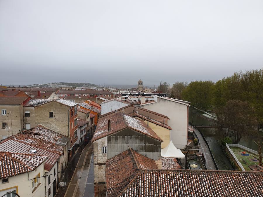 Fotos: La nieve vuelve a finales de abril al norte de Palencia