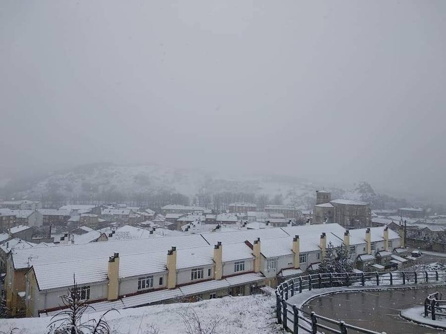 Fotos: La nieve vuelve a finales de abril al norte de Palencia