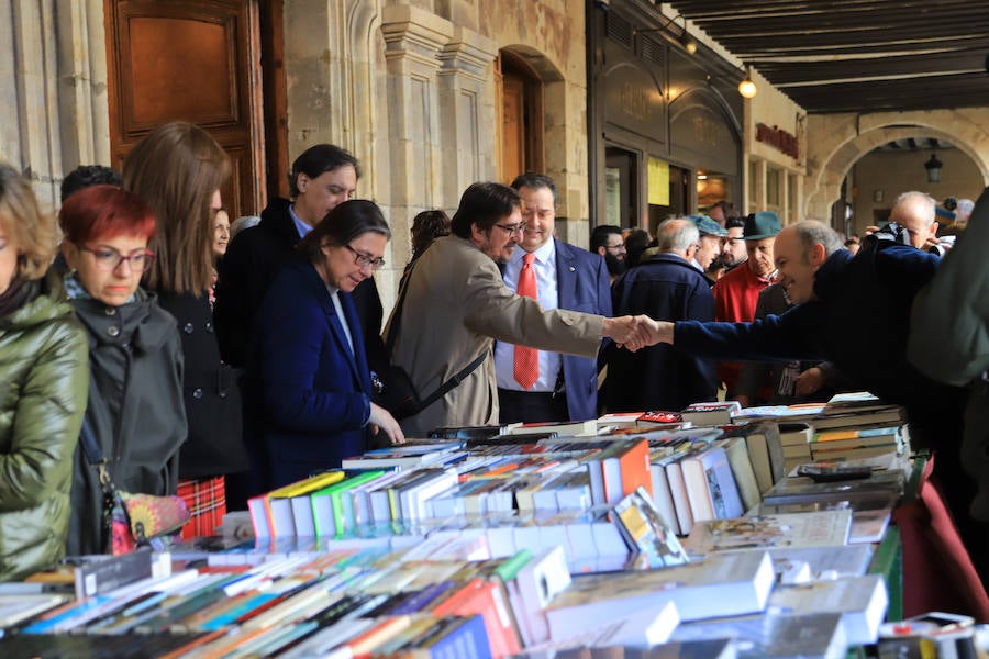 Fotos: Miles de Libros invaden la Plaza Mayor de Salamanca