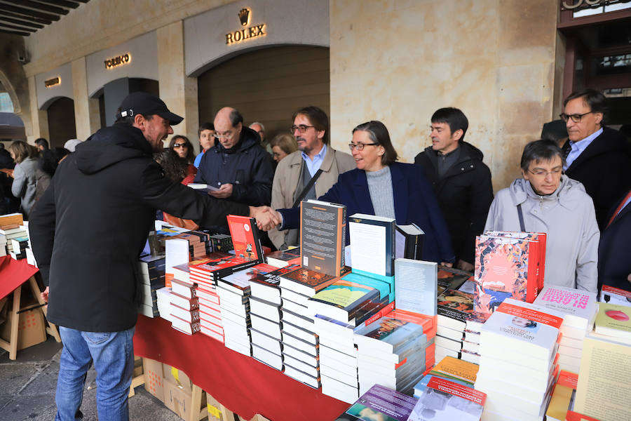 Fotos: Miles de Libros invaden la Plaza Mayor de Salamanca