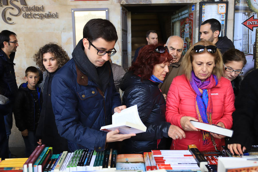 Fotos: Miles de Libros invaden la Plaza Mayor de Salamanca