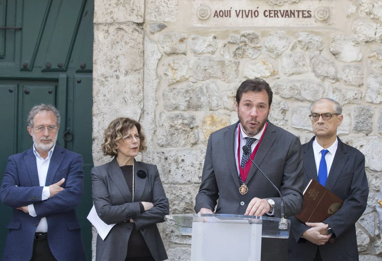 Una ceremonia en la que el alcalde de Valladolid, Óscar Puente, urgió a «defender, proteger y potenciar el libro como artículo de primera necesidad para la ciudadanía»