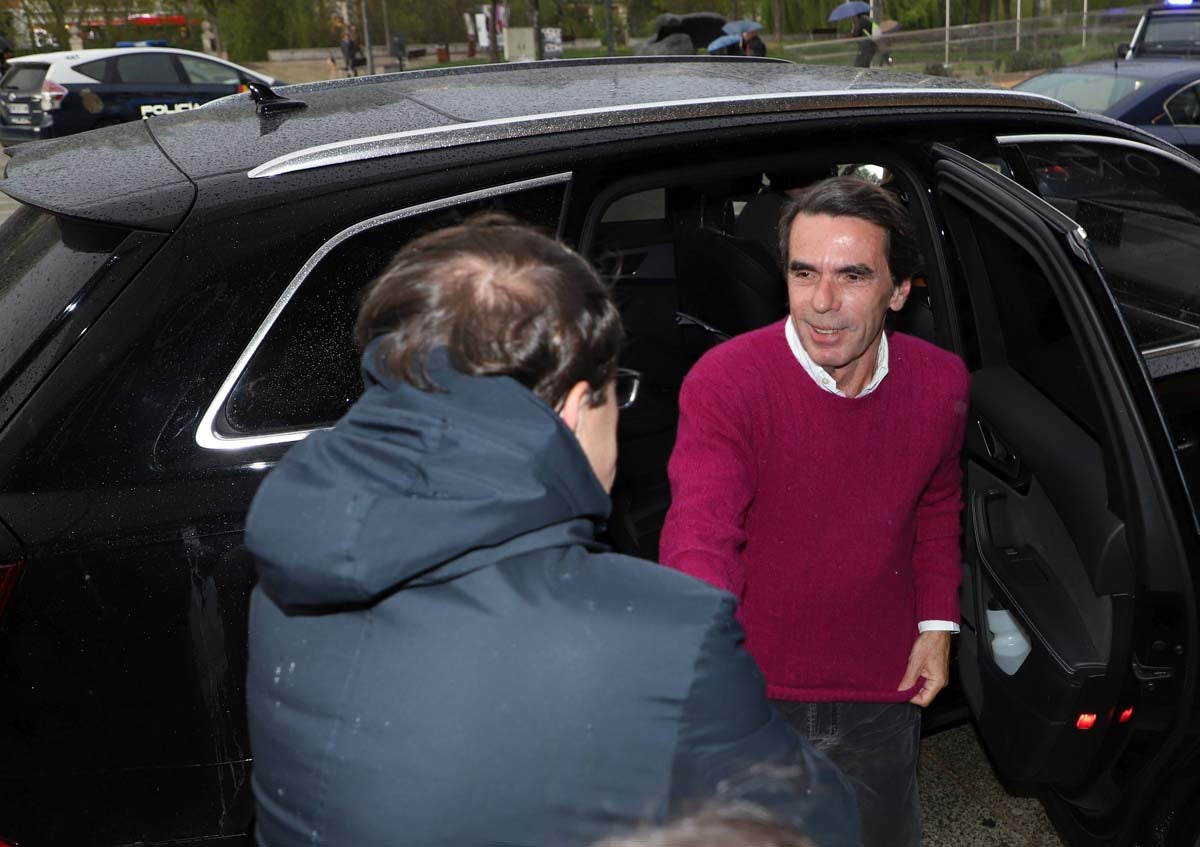 El expresidente del Gobierno José María Aznar participa en un mitin del PP en Burgos. 
