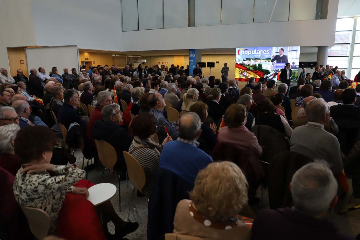 El expresidente del Gobierno José María Aznar participa en un mitin del PP en Burgos. 