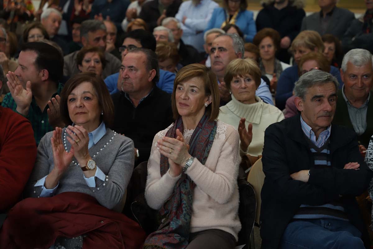 El expresidente del Gobierno José María Aznar participa en un mitin del PP en Burgos. 