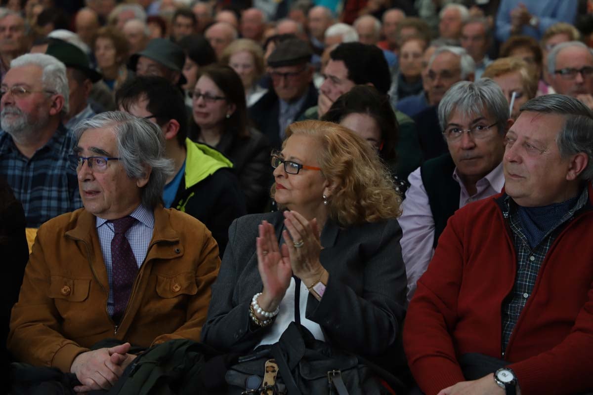 El expresidente del Gobierno José María Aznar participa en un mitin del PP en Burgos. 