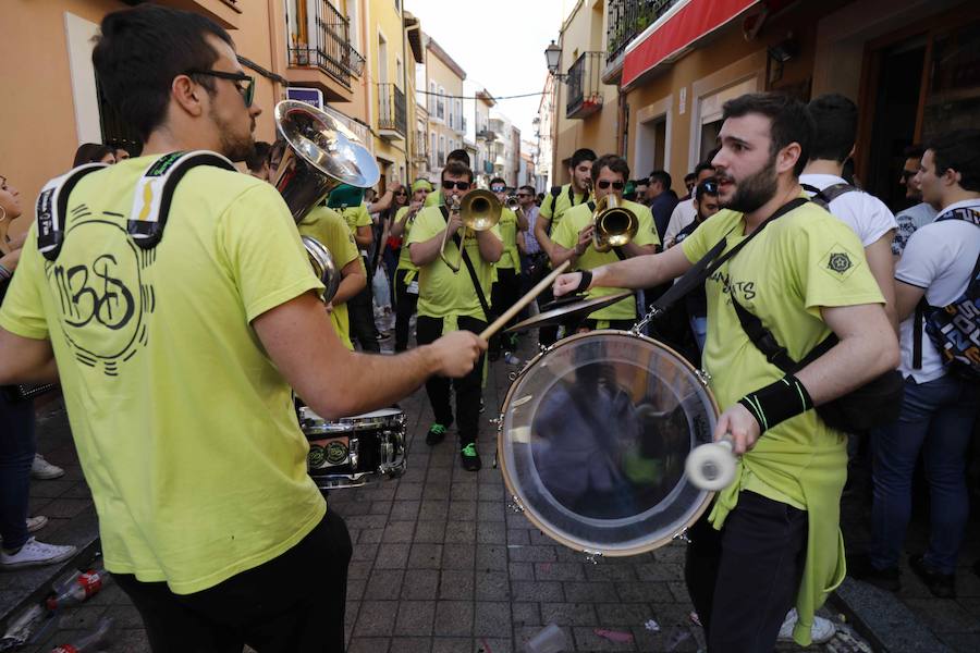 Fotos: Joranada del sábado en la Concentración de Charangas de Peñafiel (2/2)