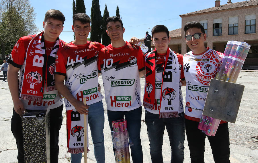 Fotos: Los vecinos de Nava de la Asunción reciben a sus héroes