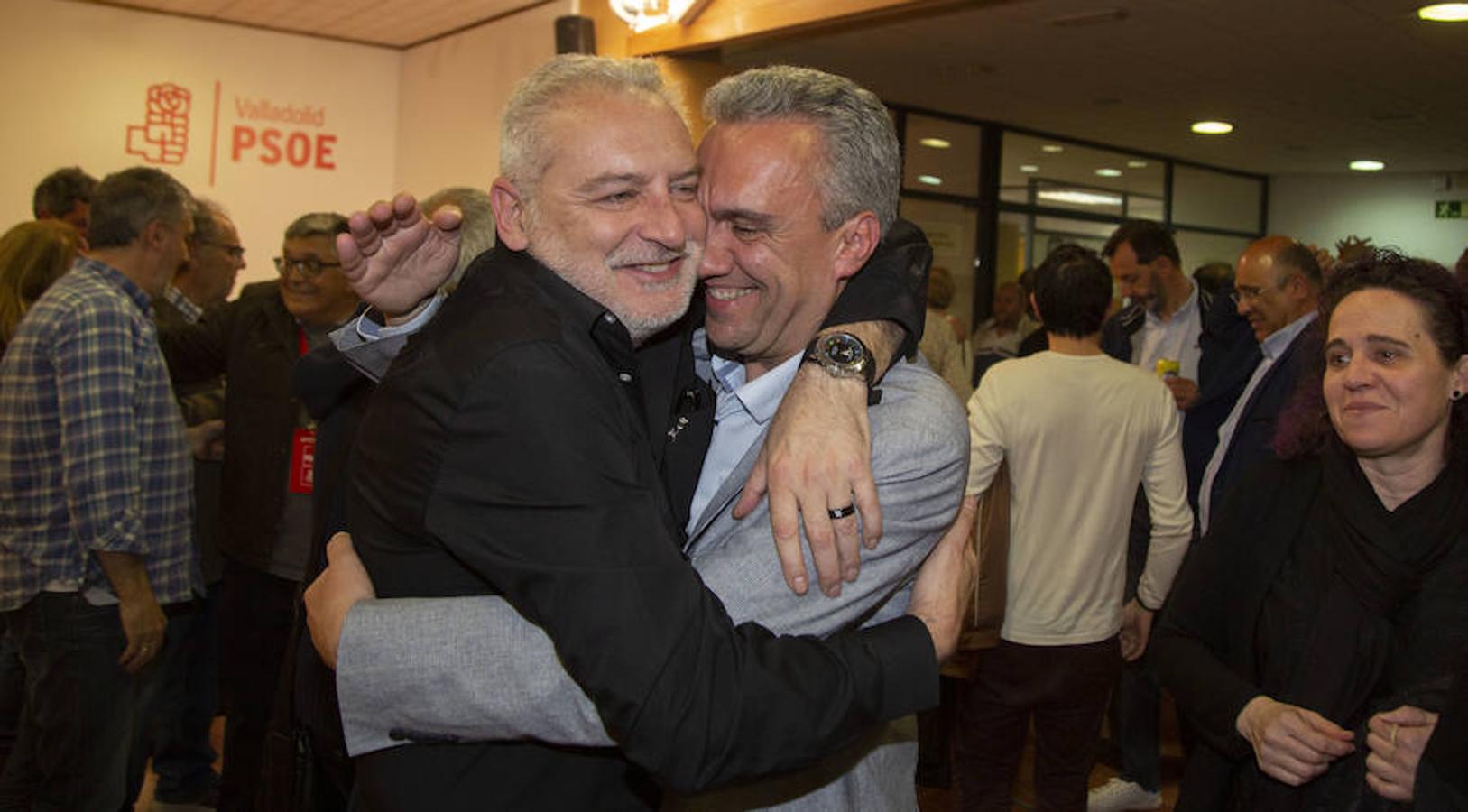 El PSOE ha celebrado su victoria en las elecciones generales en la sede de la formación en la calle Santa Lucía