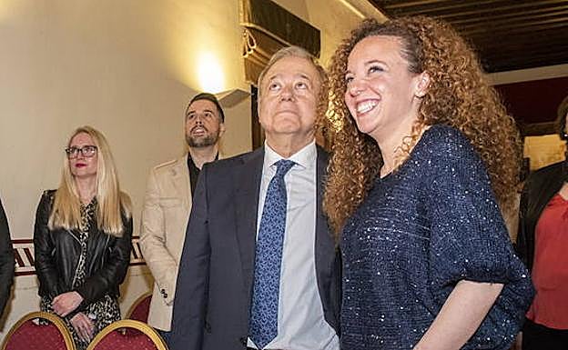 Eduardo Calvo, junto a Noemí Otero, en la noche electoral.