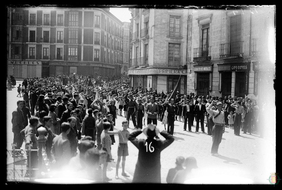 Fotos: Desfile de militantes socialistas el 1 de mayo de 1936