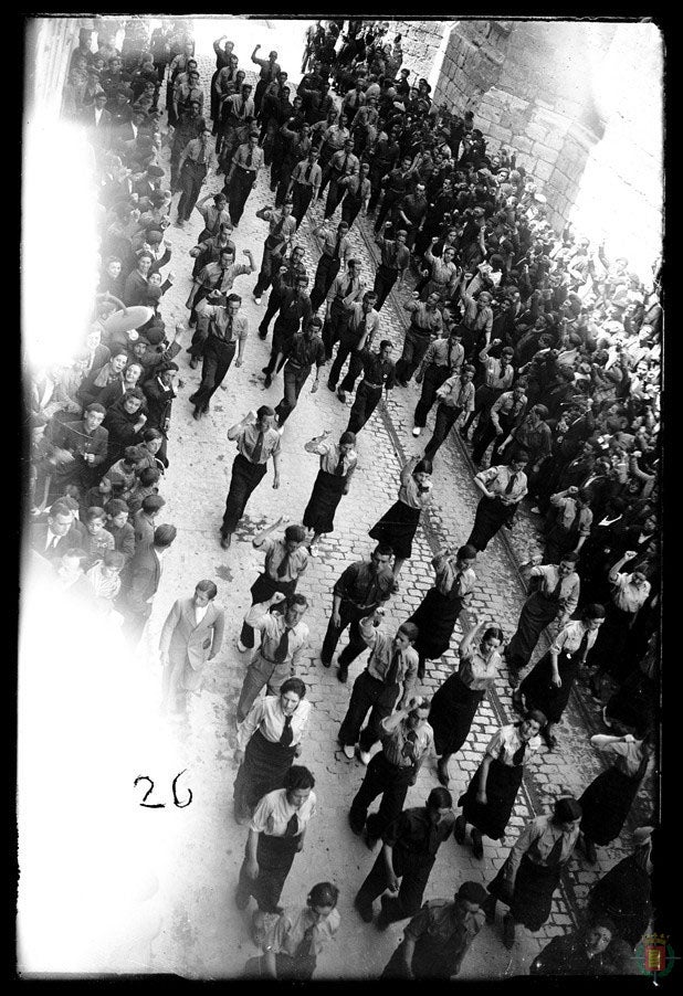 Fotos: Desfile de militantes socialistas el 1 de mayo de 1936