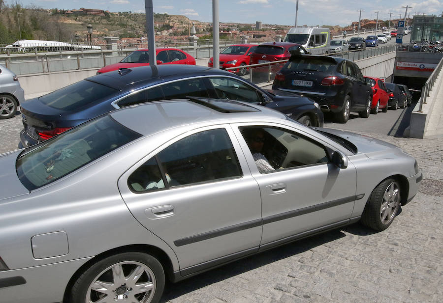 Retenciones en Padre Claret por el parón a la entrada del 'parking'.