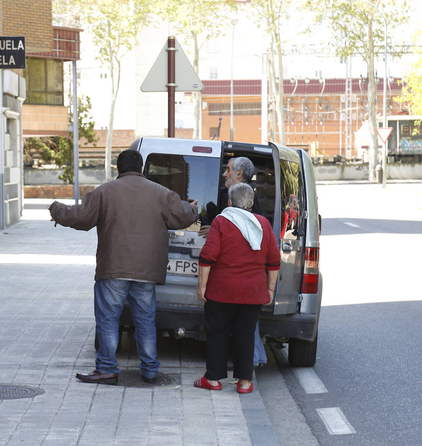 Fotos: Desahucian a un matrimonio de pensionistas y sus dos hijos en Palencia