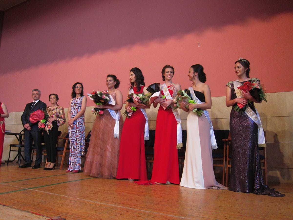 Tras el pregón se celebró el desfile de peñas