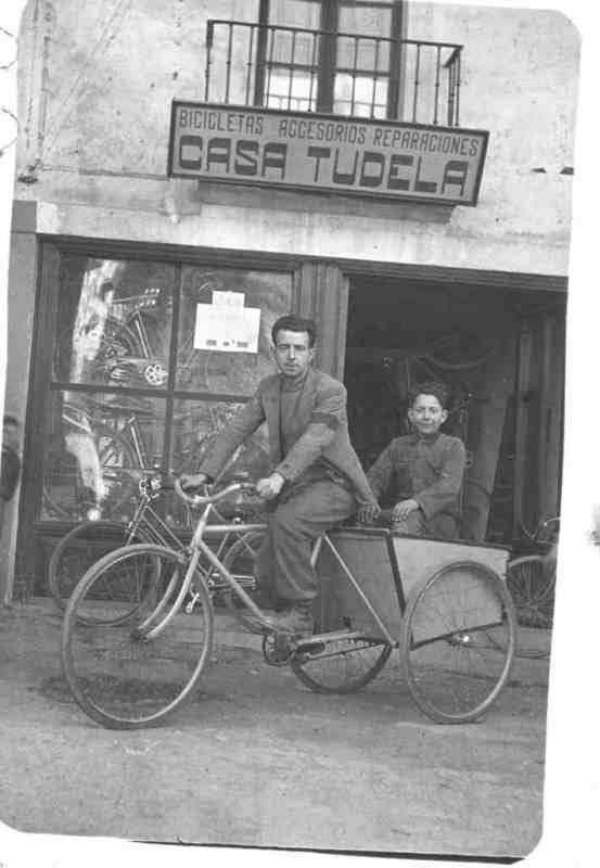 Reparto en bici, años 50.