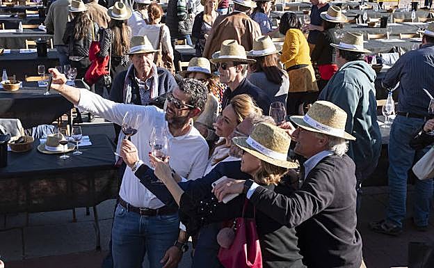'Valladolid, Plaza Mayor del Vino'. 