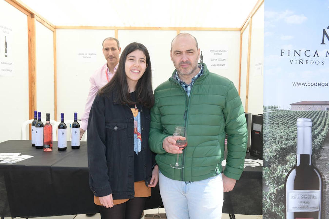 La Plaza Mayor de Valladolid se llena desde este viernes y hasta el domingo con casetas en las que se pueden degustar los mejores vinos y alimentos de Valladolid