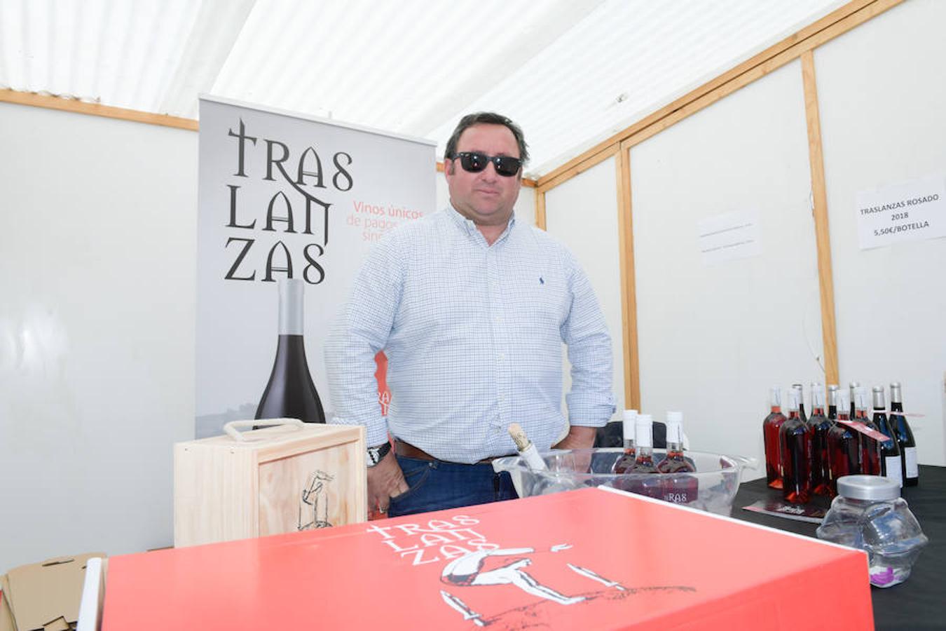 La Plaza Mayor de Valladolid se llena desde este viernes y hasta el domingo con casetas en las que se pueden degustar los mejores vinos y alimentos de Valladolid