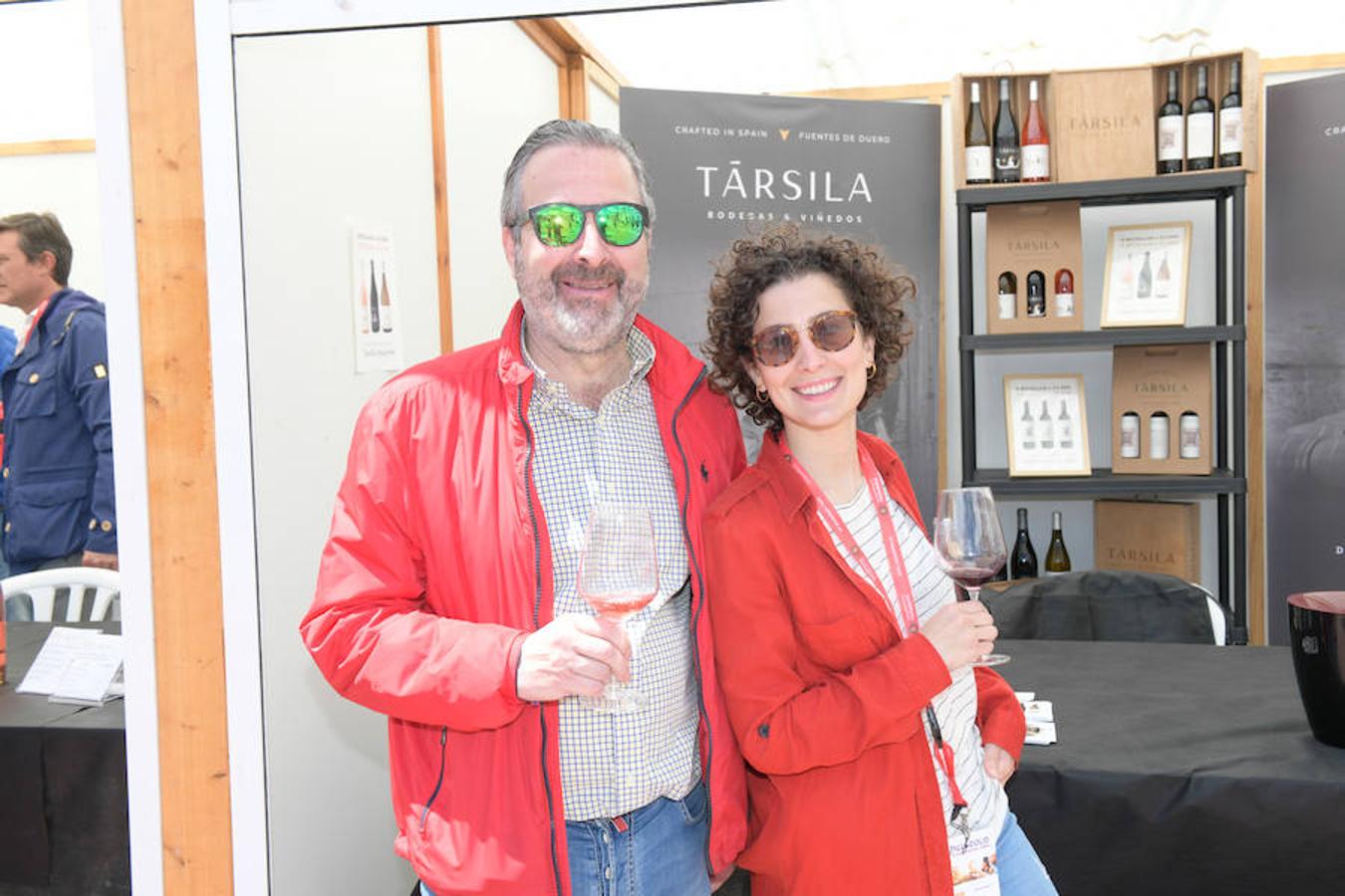 La Plaza Mayor de Valladolid se llena desde este viernes y hasta el domingo con casetas en las que se pueden degustar los mejores vinos y alimentos de Valladolid