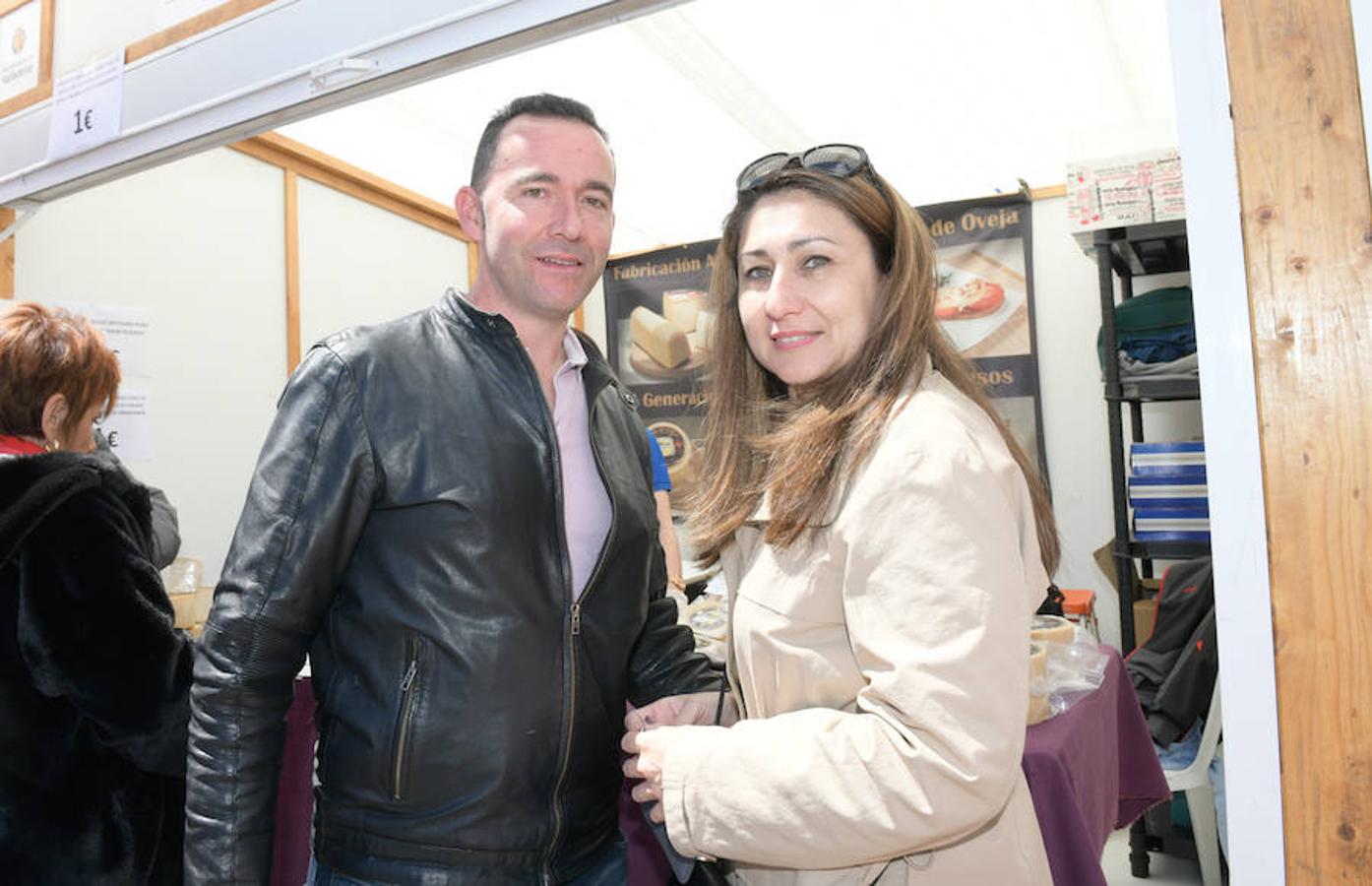 La Plaza Mayor de Valladolid se llena desde este viernes y hasta el domingo con casetas en las que se pueden degustar los mejores vinos y alimentos de Valladolid