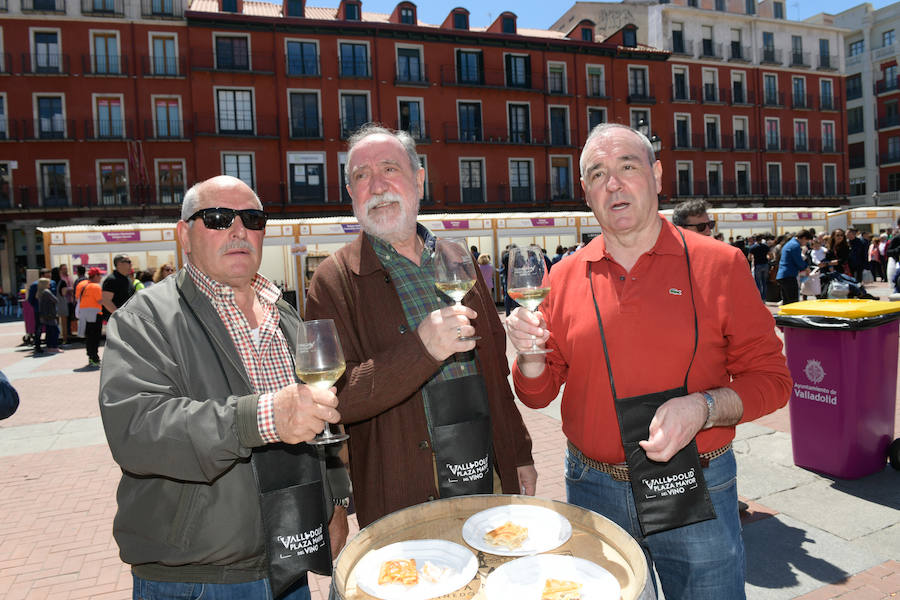 La Plaza Mayor de Valladolid ha acogido esta mañana la segunda jornada de la cita Valladolid, Plaza Mayor del Vino