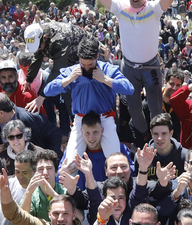 Fotos: Palencia vive la pedrea del pan y el queso