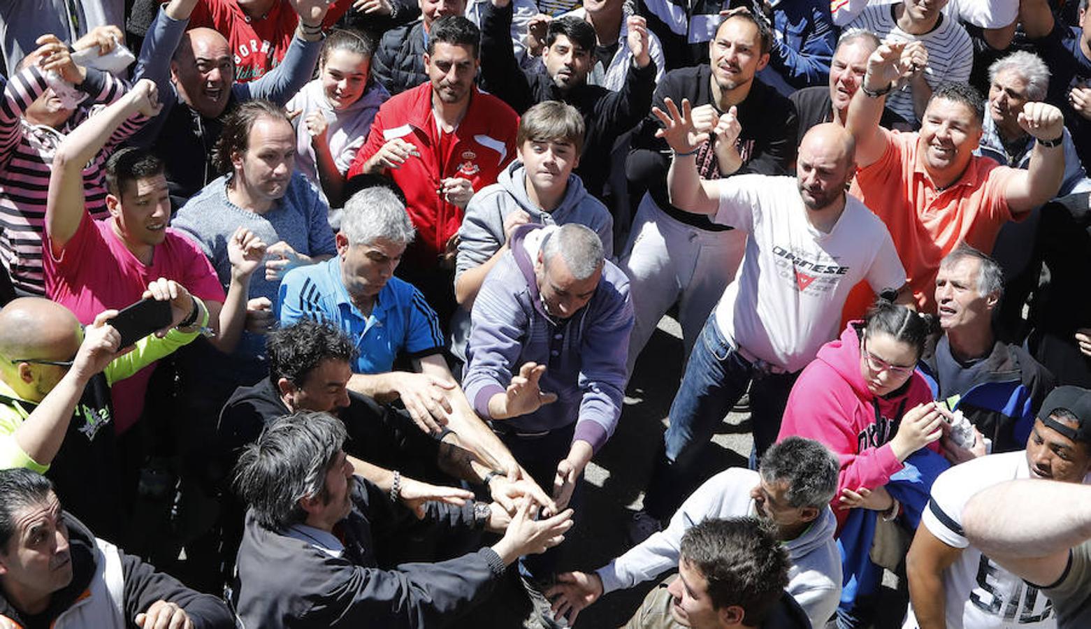 Fotos: Palencia vive la pedrea del pan y el queso