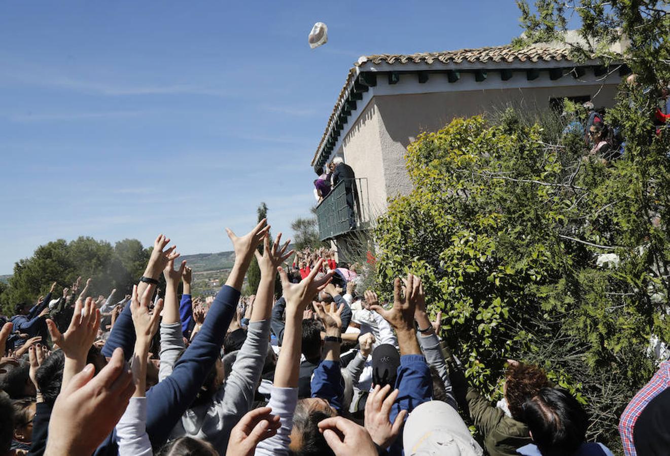 Fotos: Palencia vive la pedrea del pan y el queso