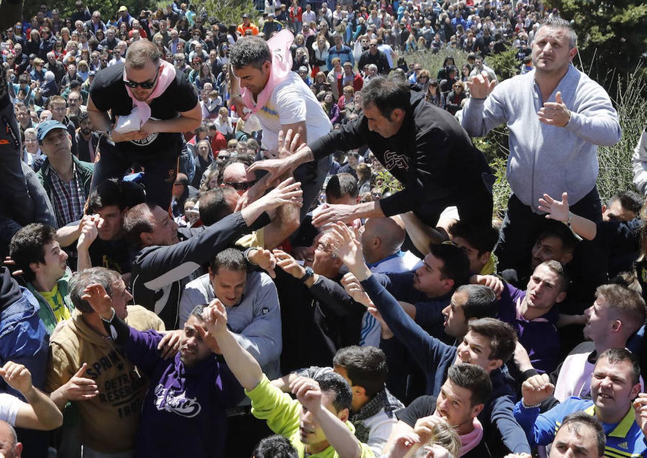 Fotos: Palencia vive la pedrea del pan y el queso