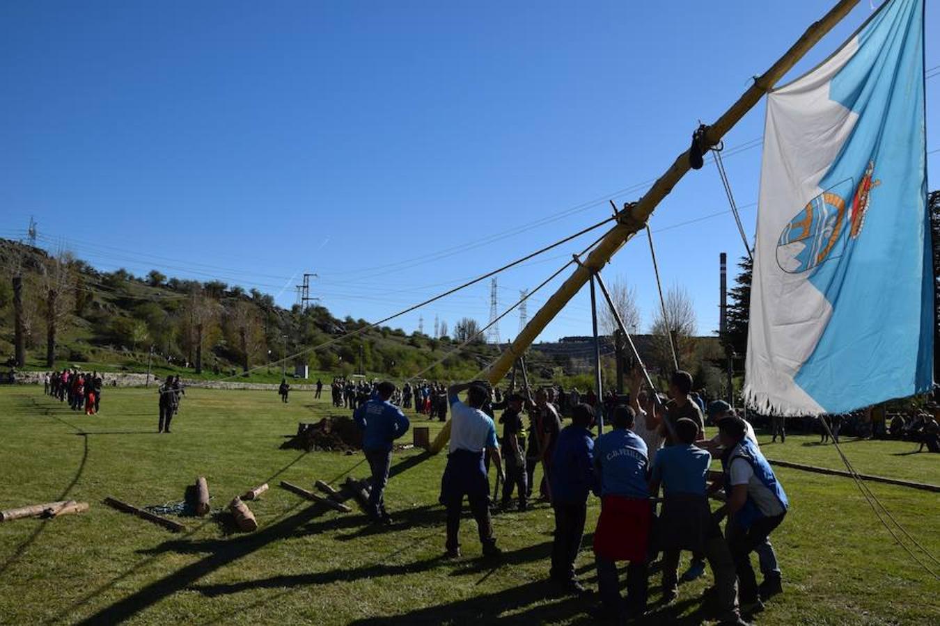 Fotos: Pinada del Mayo en Velilla del Río Carrión