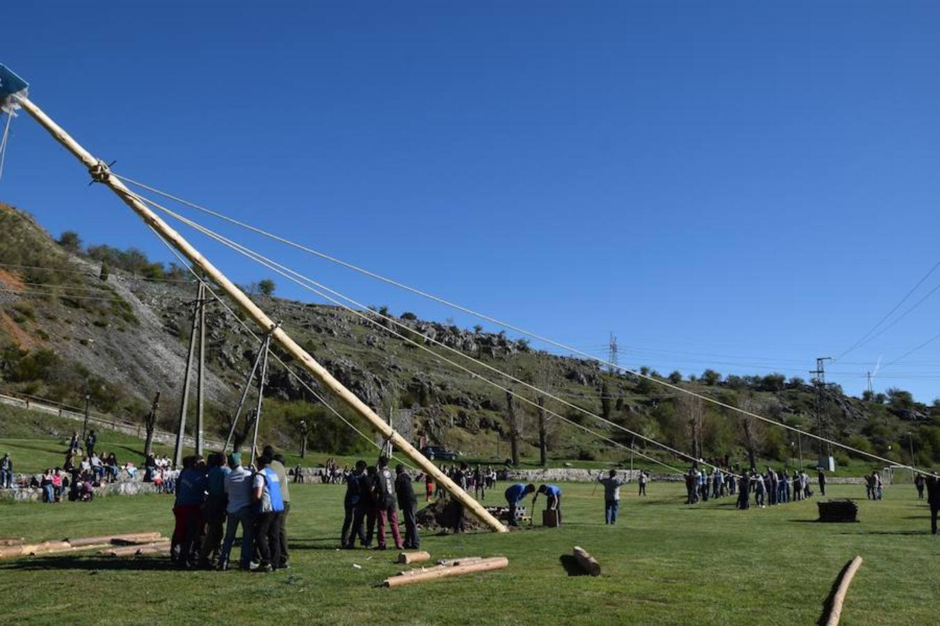 Fotos: Pinada del Mayo en Velilla del Río Carrión