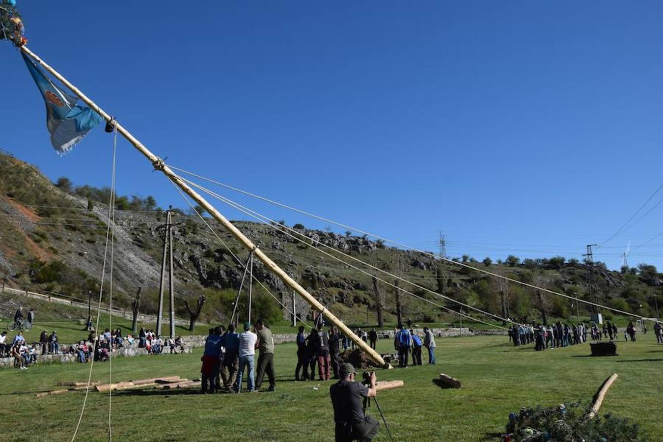 Fotos: Pinada del Mayo en Velilla del Río Carrión