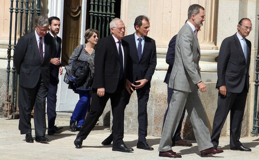 Fotos: El Rey Felipe VI visita La Granja para presidir la reunión del Instituto Elcano