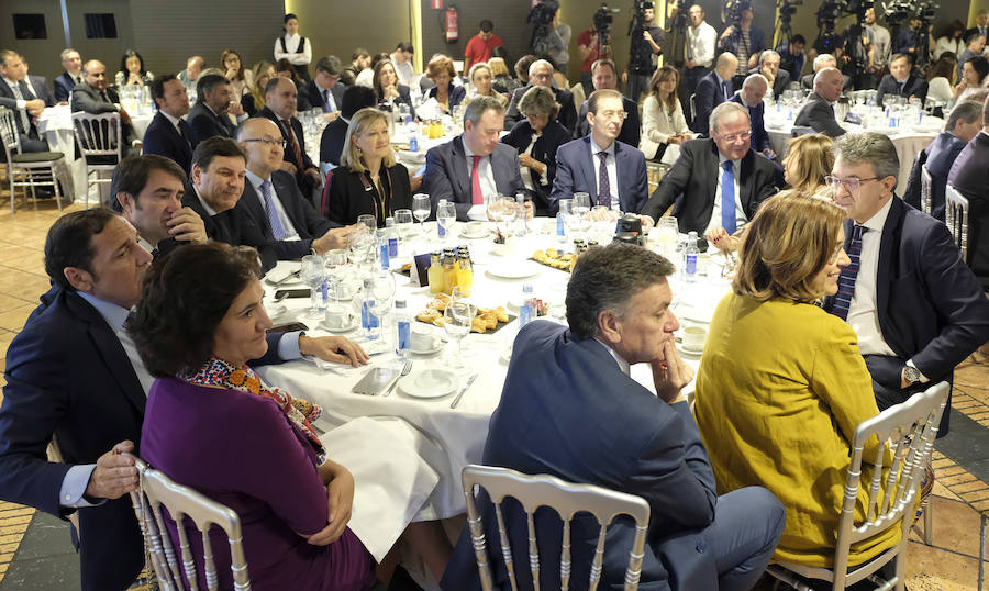 Angeles Armisén, Francisco Javier Vázquez, María José García Cirac, Antonio Sáez, Juan Carlos Suárez-Quiñones, Carlos Fernández Carriedo, Ramiro Ruiz Medrano, Pilar del Olmo, Ángel Ortiz, Germán Barrios, Antonio Silván, Virginia Arnáiz y Juan Martínez Majo.