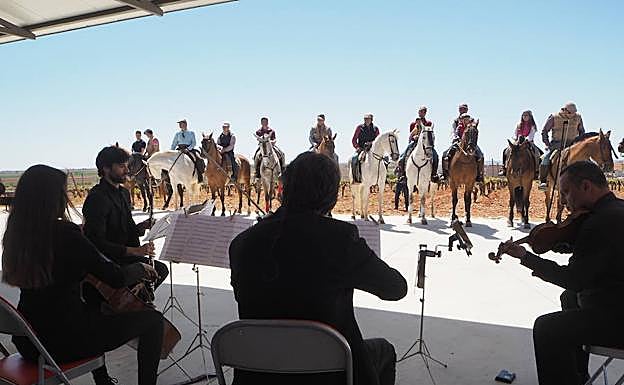 Concierto del Cuarteto Berdión, que escucharon caballos y yeguas. 