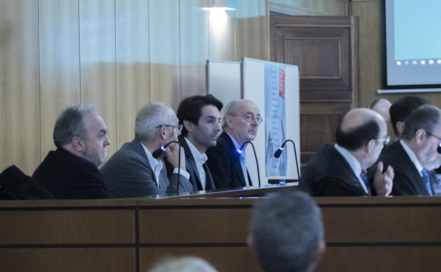 Los acusados Luis Alberto Samaniego (d), Javier y Antonio Samaniego y Miguel Ángel Rodríguez, durante la vista oral del juicio en la Audiencia de Valladolid, el pasado marzo. 