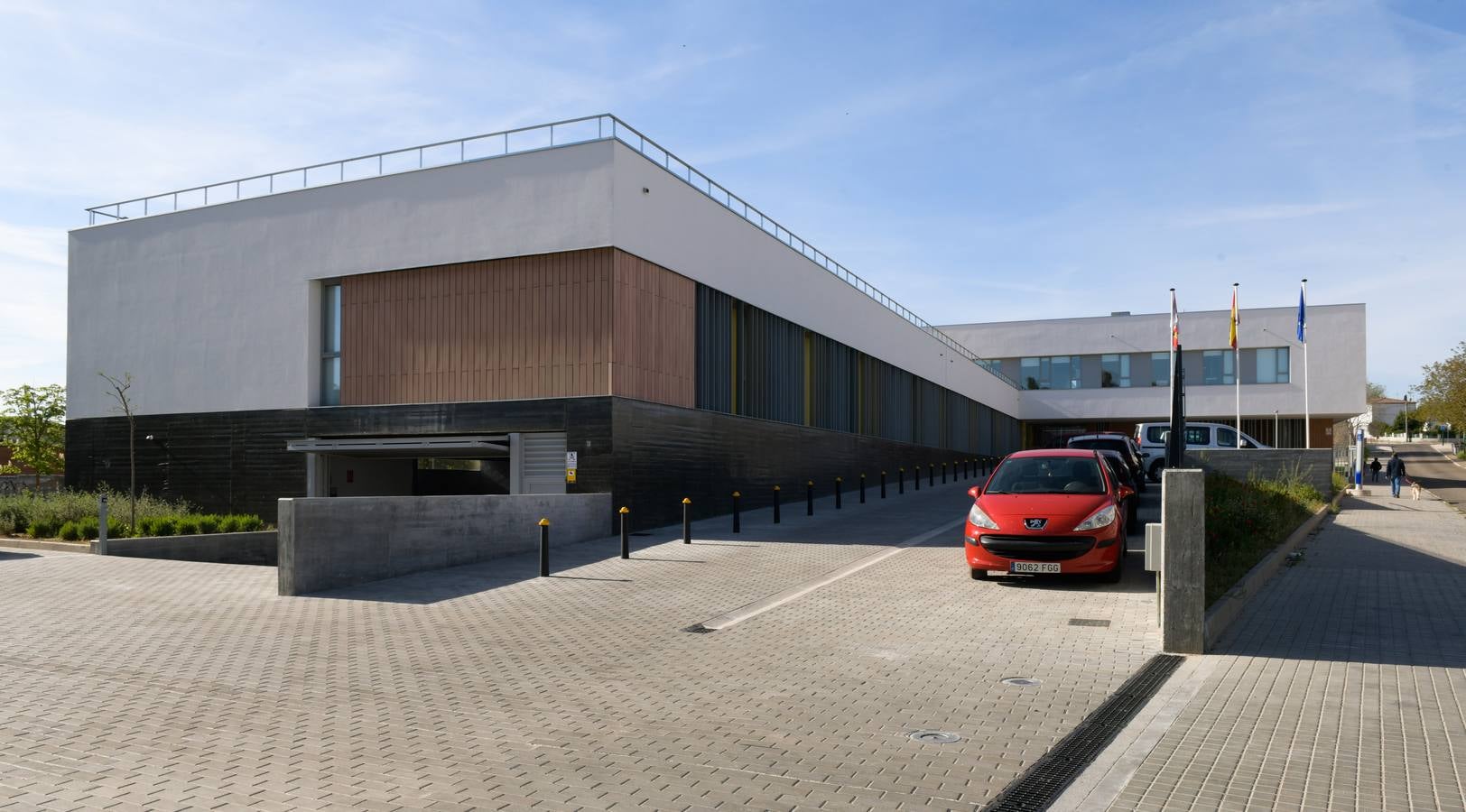 El edificio, en el que se asiste cada día a más de cien personas, triplica el espacio del viejo