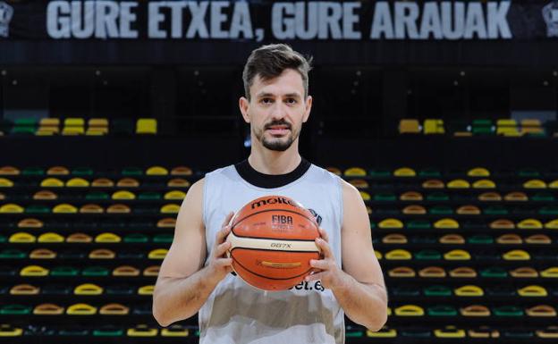 Rafa Huertas, jugador de Bilbao Basket, en Miribilla. 