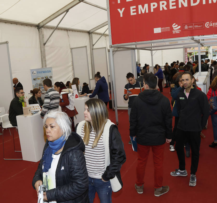 Fotos: El empleo se acerca a los jóvenes en Palencia