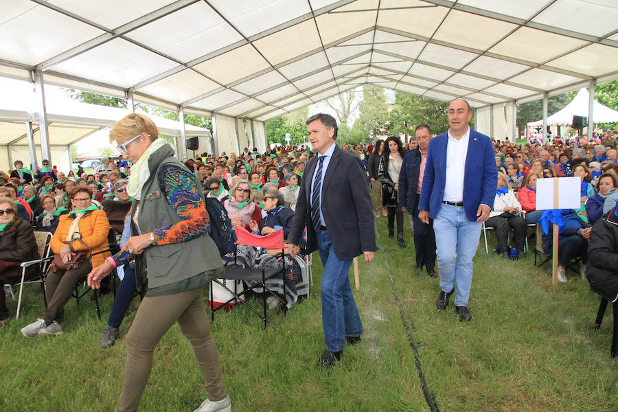 Fotos: Encuentro de participantes en las aulas de manualidades de la Diputación de Segovia.