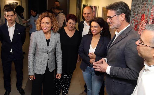 Meritxell Batet (i.), junto a Clara Luquero, José Luis Aceves, Alicia Palomo y José Luis Vázquez.