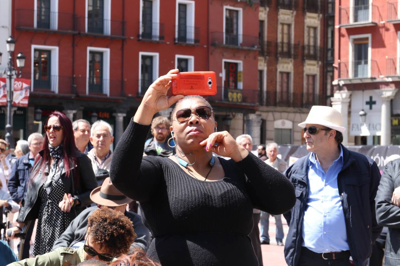 Fotos: Danzas latinas en la Plaza Mayor de Valladolid