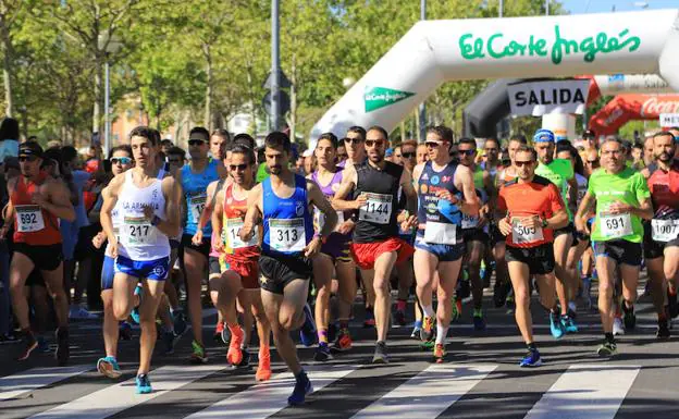 Los corredores toman la salida en la IX Carrera Cívico Militar San Fernando Salamanca 2019. 