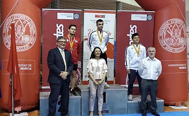 Podio con los dos halteras de la Usal. 