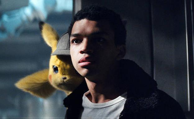 Pikachu con Justice Smith en 'Detective Pikachu'.