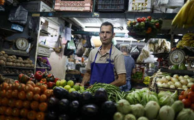 El pequeño comercio está en horas bajas.