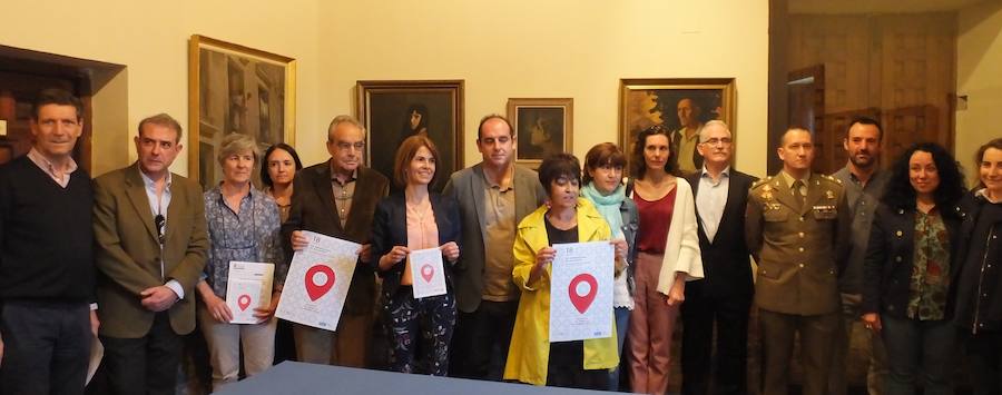 Directores de museos de Segovia capital y provincia, junto a la concejala Claudia de Santos y la diputada Magdalena Rodríguez.