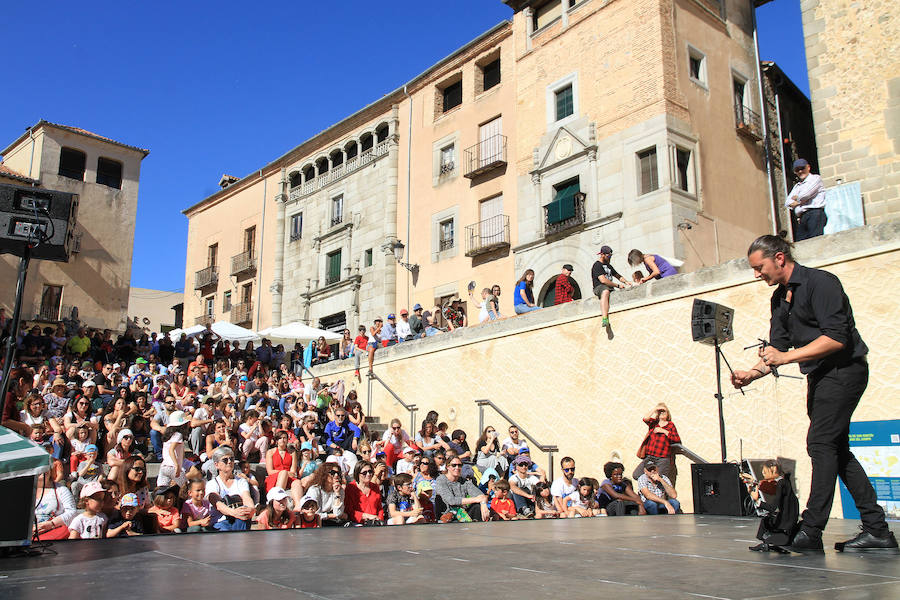 Espectáculo de la compañía Di Filippo, durante la actuación que tuvo lugar por la tarde en la plaza de San Martín.